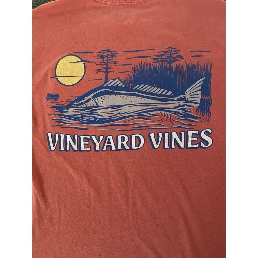 Vineyard Vines Mens Coral Pink Marlin Fishing Graphic Pocket T-Shirt Size M